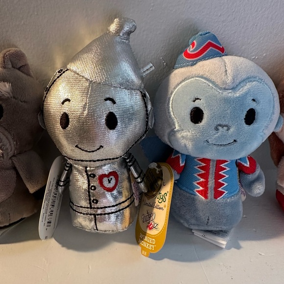 Whimsical set of 8 Wizard of Oz Hallmark itty bitty’s 🦁 🐶 👧 - Picture 5 of 10